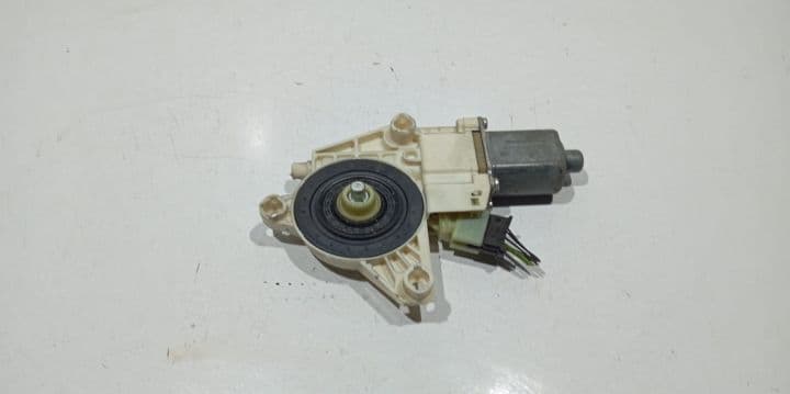 Motoras macara geam stanga spate A2048200542 Mercedes-Benz E-Class W2