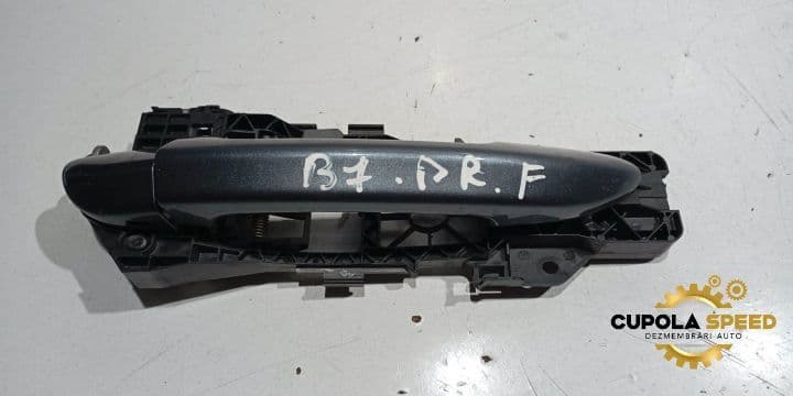 Maner exterior dreapta fata 3C0837886J culoare LK7X Volkswagen VW Pas