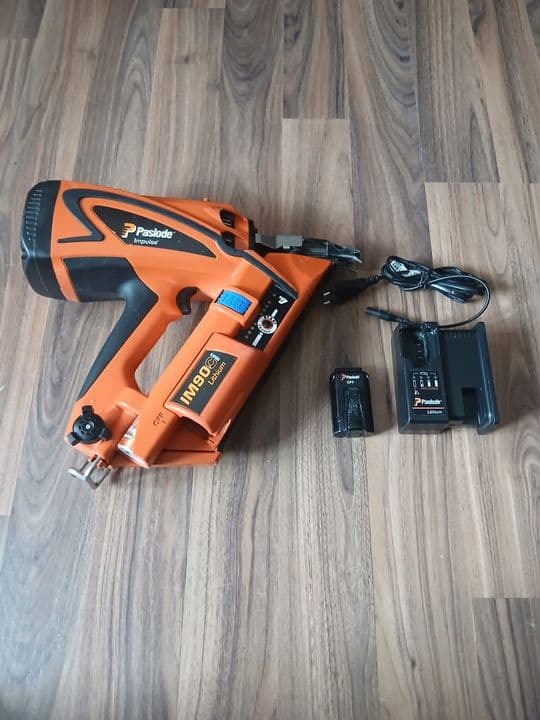 Pistol de cuie Paslode IM90CI