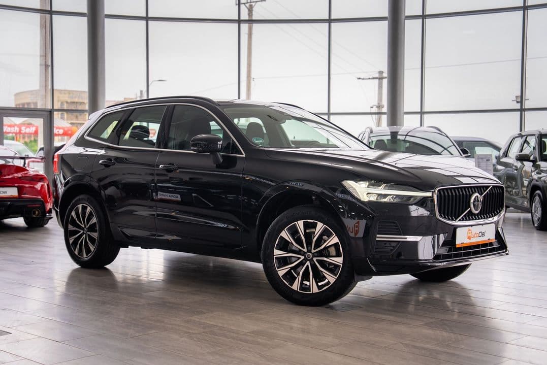 Volvo XC 60 Volvo XC 60 b4 geartronic "Core" / Cameră / Line Assist / LED