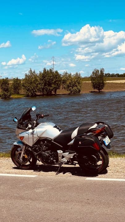 Honda cvf600 s an 2004