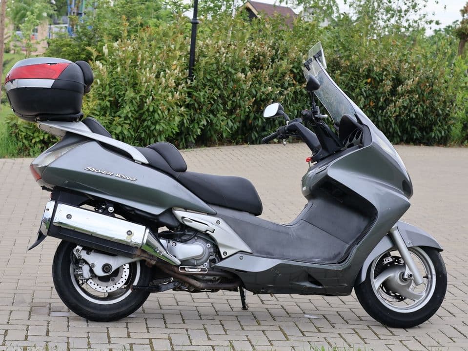 Honda Silver Wing 600 (2006) – Maxi-scuter ideal touring / oraș