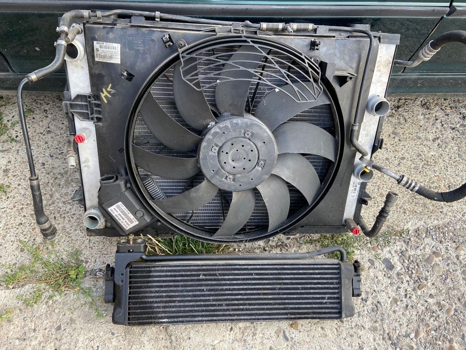 Radiator radiatoare apa uleiventilator răcitor ulei BMW M5 M6 E60 V10