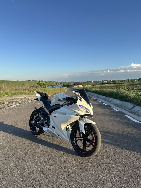 Yamaha YZF 125 Alb Perlat Impecabilă