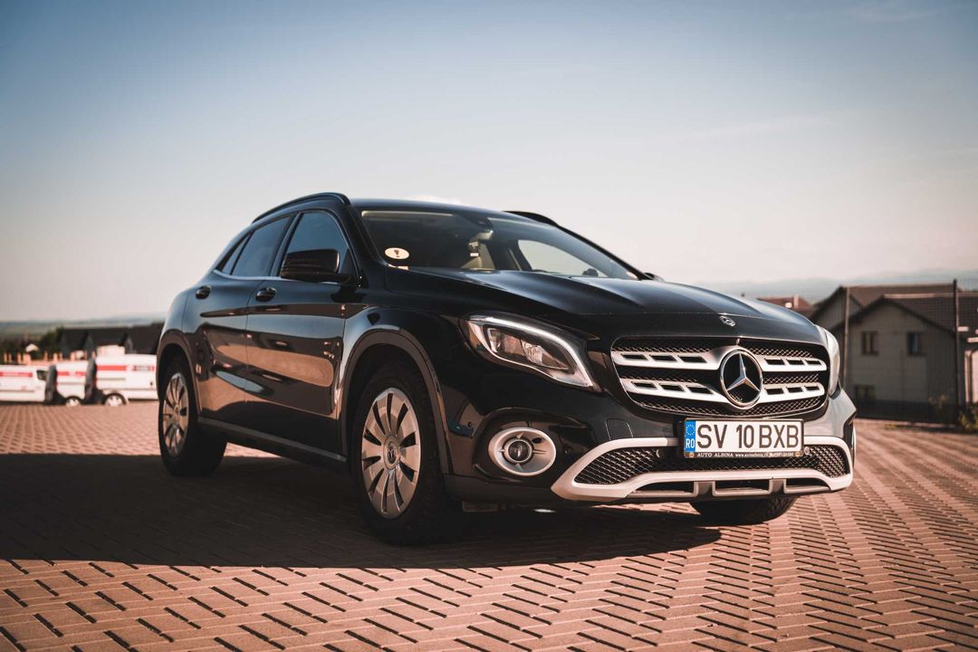 MERCEDES-BENZ GLA 200 / full options / stare foarte buna